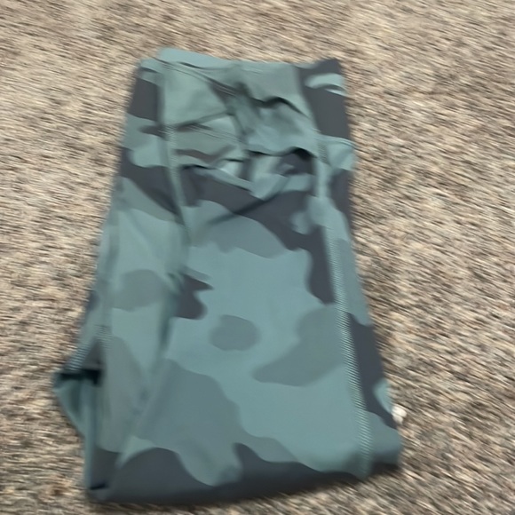 super cute camo leggings - Picture 3 of 3